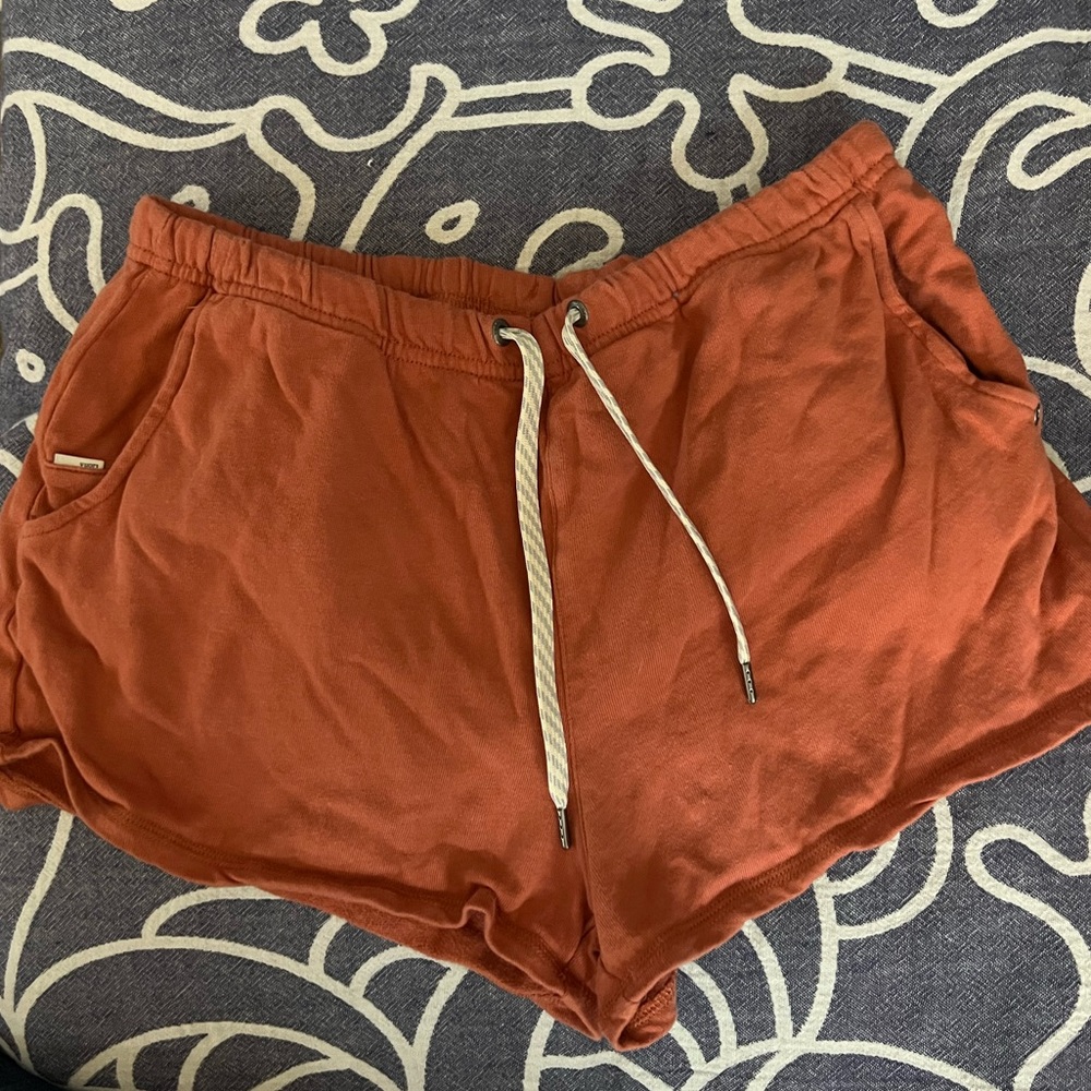Vuori women’s medium salmon sweatpants material shorts. 3 pockets.